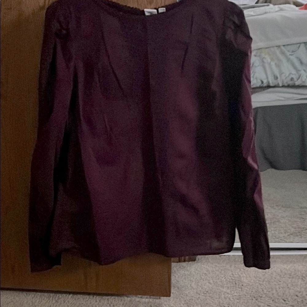 GAP blouse. Size medium, burgundy color.